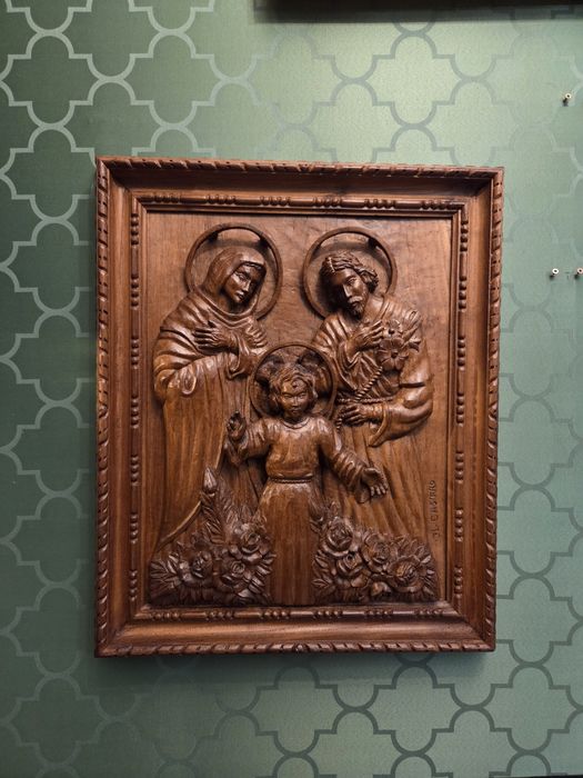 Sagrada família esculpida em madeira