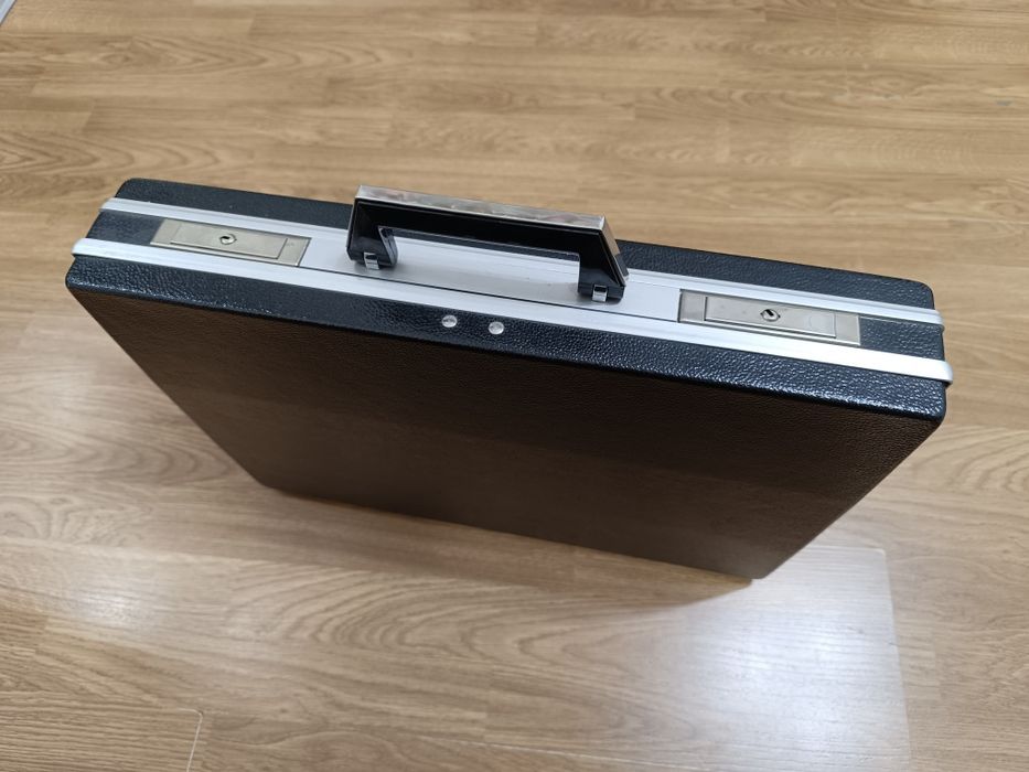 Кейс пластиковий "дипломат"