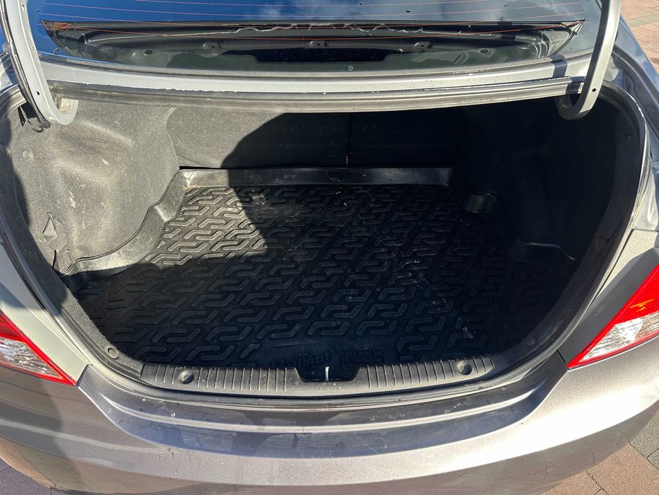 Hyundai Accent 2012 1.6 бензин