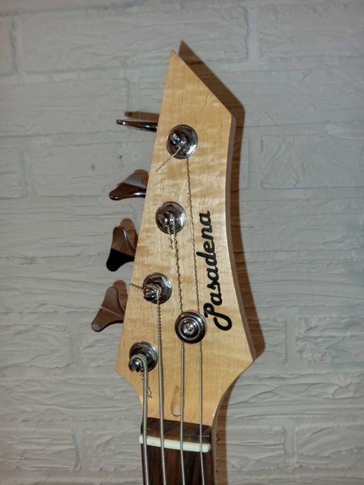 Бас гитара Pasadena