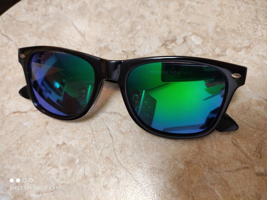 Солнцезащитные очки.