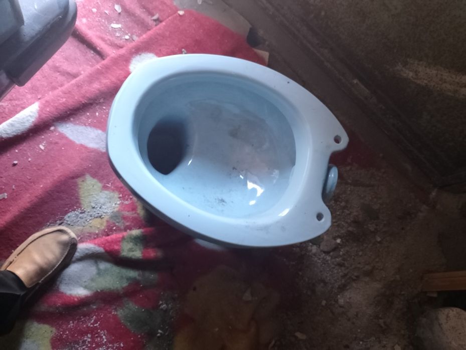 Продам унитаз новый с бочком