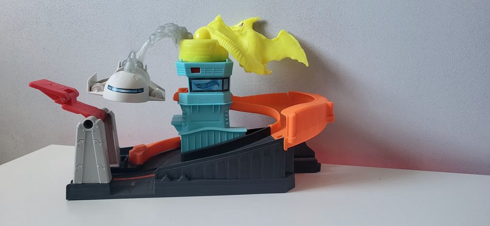 Hot Wheels City - Ptero-port - Atak pterodaktyla + 11 samochodów