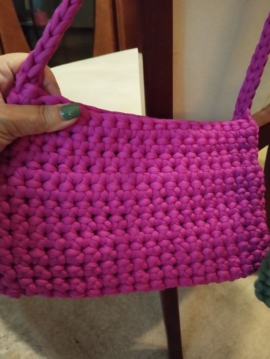 Bolsas feitas à mão em fio de malha