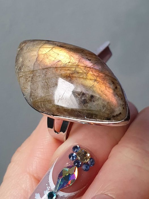 Anel com labradorite / labradorita amarelo e laranja - ajustável