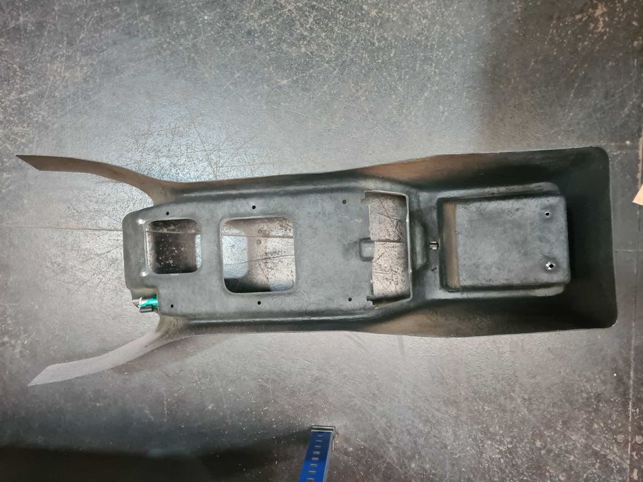 CONSOLA CENTRA RANGE ROVER CLASSIC FIBRA USADA