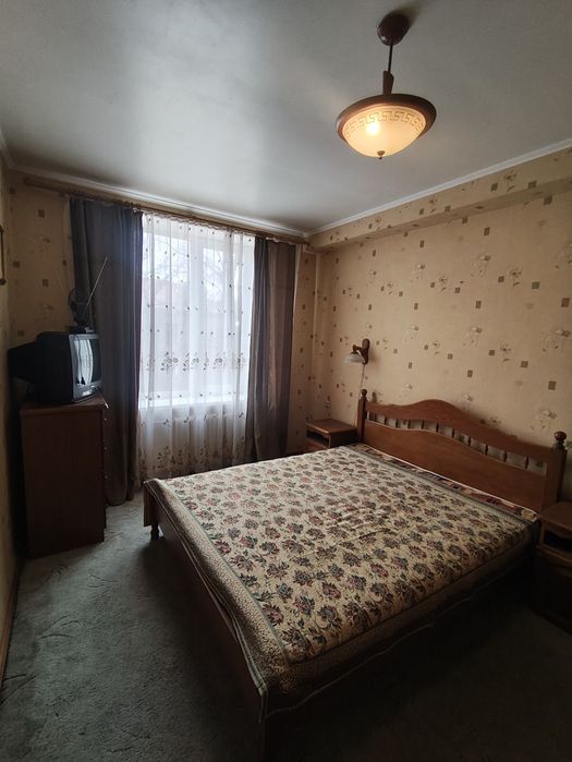 Продам 3х кім. повнометражну  квартиру по Богдана Хмельницького