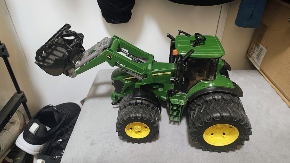 Bruder traktor john deere