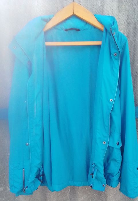 Продам жіночу куртку .