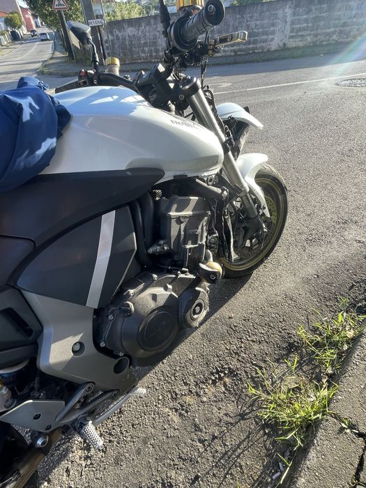 Honda cb1000r acidentada