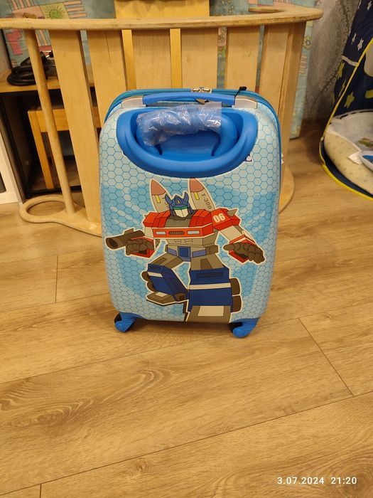 Nowa walizka podróżna dla dziecka Robot