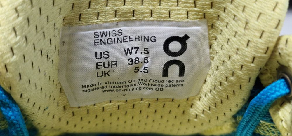 Бігові жіночі кросовки On Running Cloudflyer