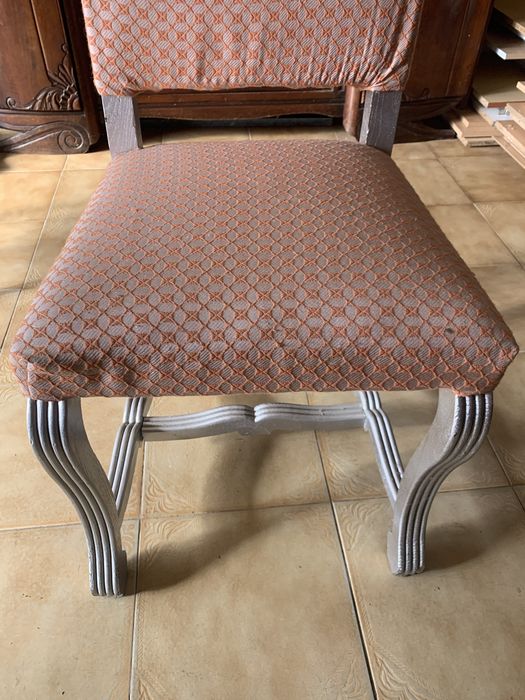 Cadeirão em madeira pintado em prateado