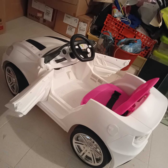 Carro menina passeio