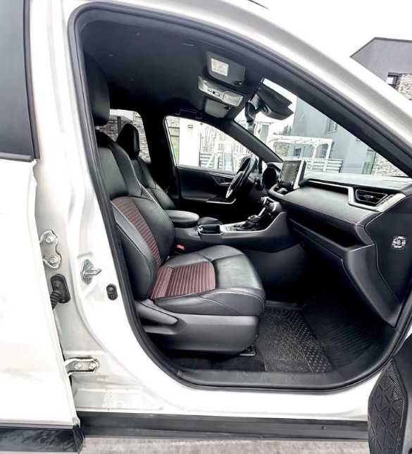 Toyota RAV4 2020 року