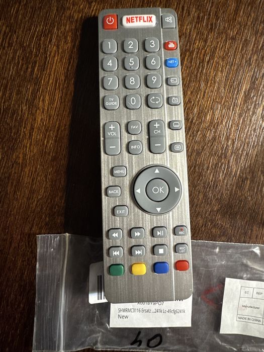 Pilot zdalnego sterowania na zdjęciu to model SHWRMC0116 przeznaczony do telewizorów Sharp