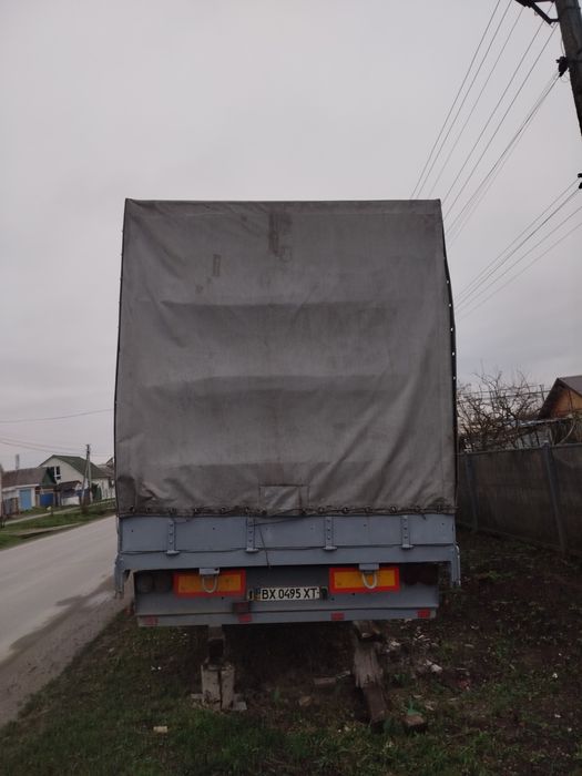 Напівпричіп бортовий тентований