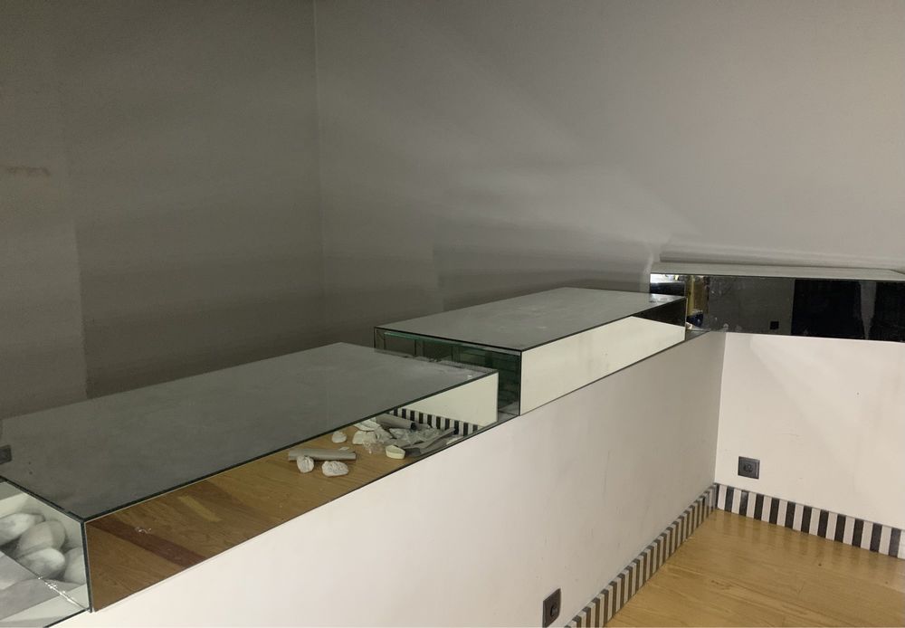 Expositores em espelho