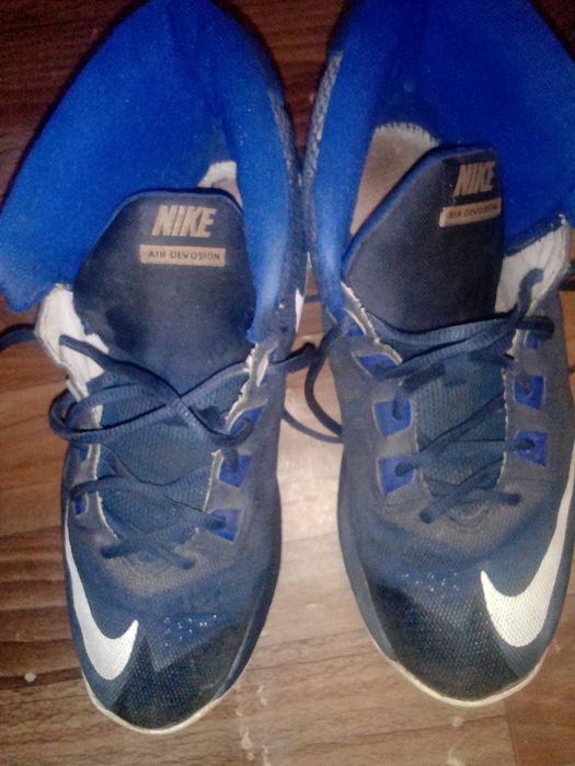 Nike air devosion youth discount