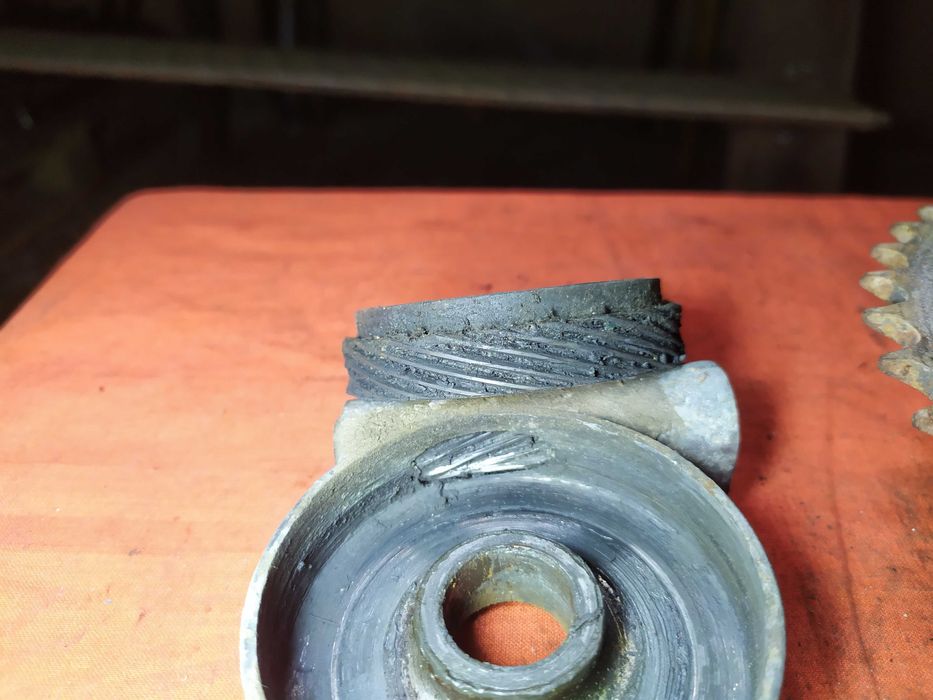 Задняя звезда вместе с приводом спидометра на мопед Рига 1, Рига 3