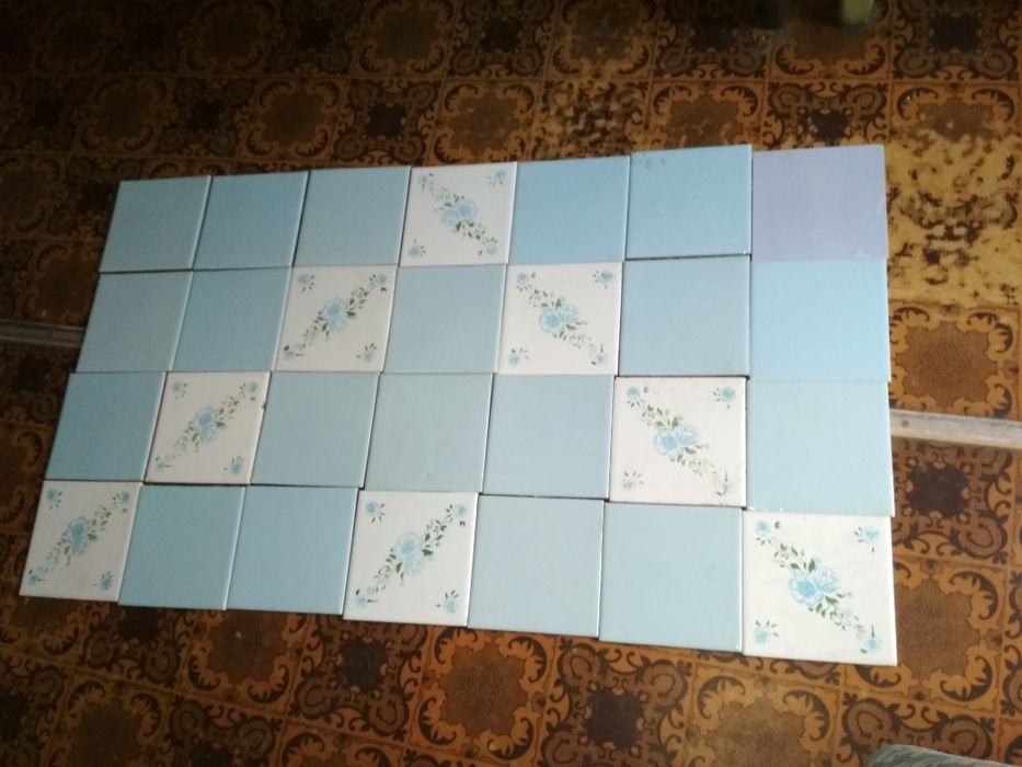 Продам советский кафель  15 Х 15 см. Новый бледно- голубой и с рисунко