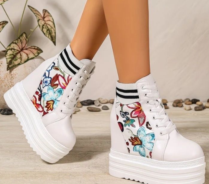 Ботинки ботильены на высокой платформе 39-39,5