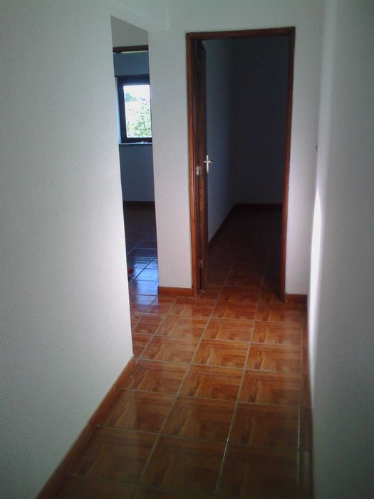 Casa / Apartamento 1º Andar para Arrendar / Alugar - Casal Barril (Soure) - T4 - 600€ - Disponível já