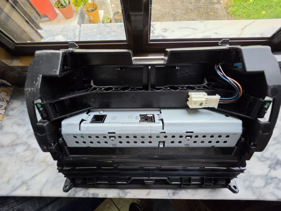 Display Rádio Original W204 - trás de volta a música da tua vida!