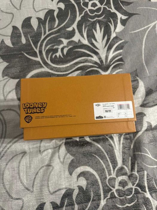 UGG x Palace edição especial – Pantufas Looney Tunes (NOVAS)