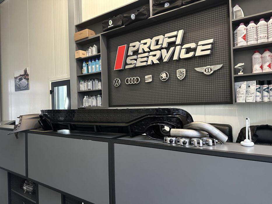 Audi Q5 SLine SQ5 2018 глянцевий чорний дифузор в стилі RSQ8 Британія