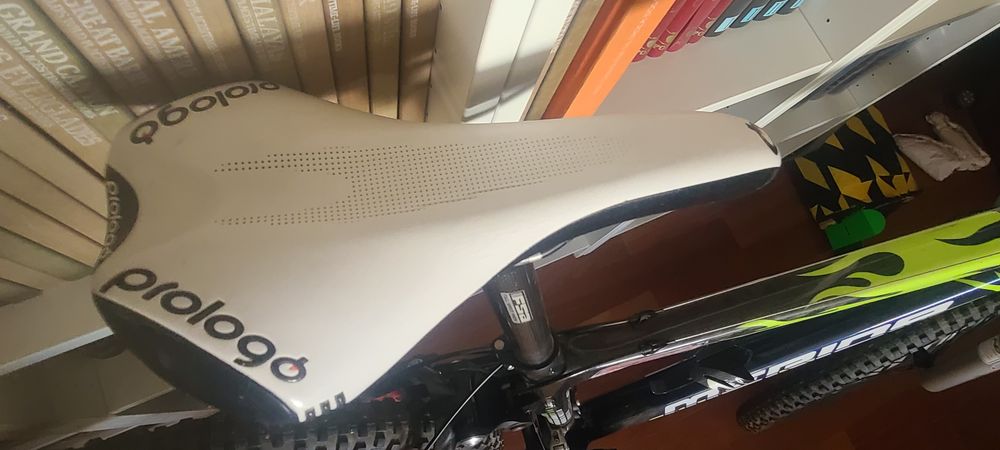 Bicicleta Mérida suspensão total toda em carbono