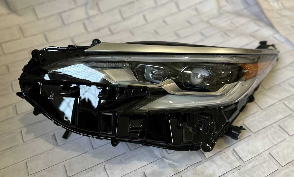 передня панель телевізор Toyota Sienna 2021 2022 2023 2024 Сієна