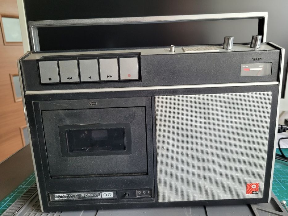Radio z zegarem klapkowym  sprawny