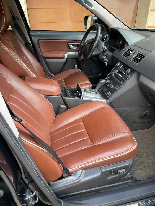 Volvo XC90 2010 рік 2,4 дизель автомат гарна