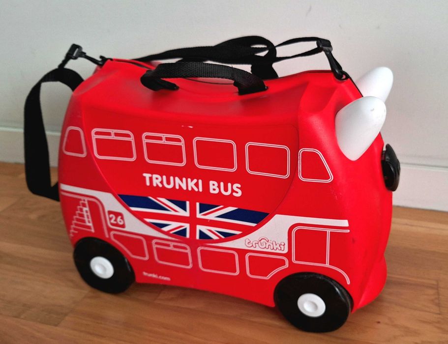 Walizka dla dzieci TRUNKI czerwona BUS