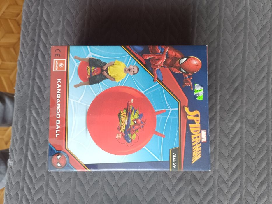 Puzzle, piłka do skakania, koszyk do koszykówki