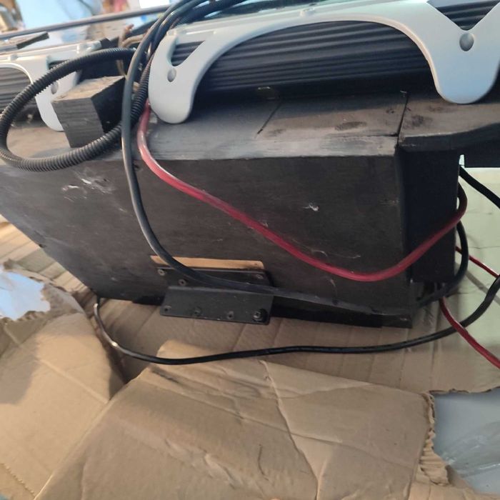 сабвуфер  на авто: підсилювач усилитель JBL+колонка JBL 1600в