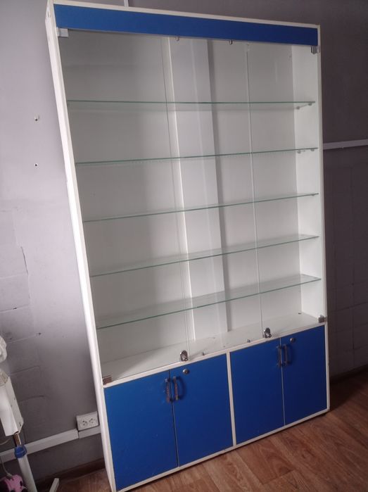 Продам шкаф вітрину під стекло б/у