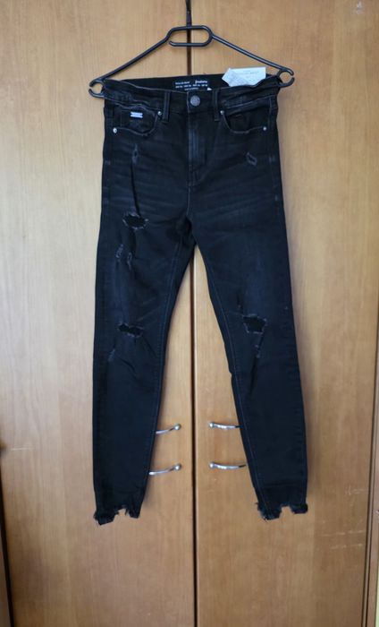 Stradivarius spodnie z przetarciami r. 36