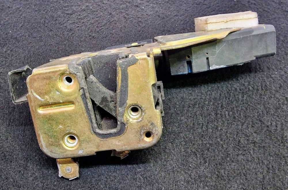 Fechadura / Fecho Porta Frente Esquerdo - VOLVO S40 I