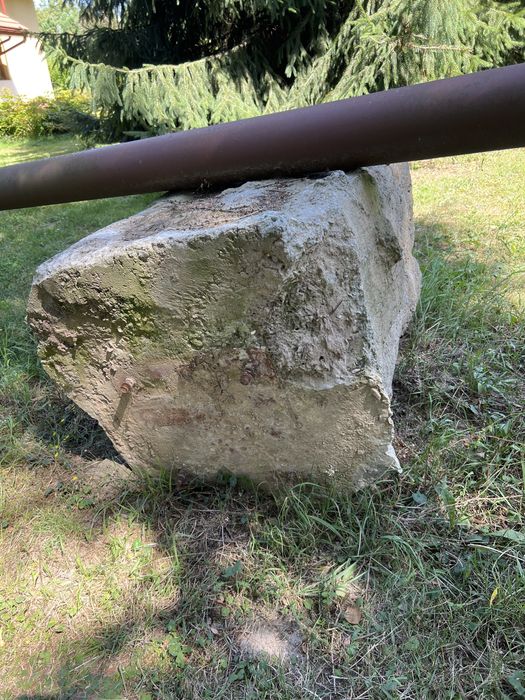 Slup uzywany do instalacji paneli slonecznych