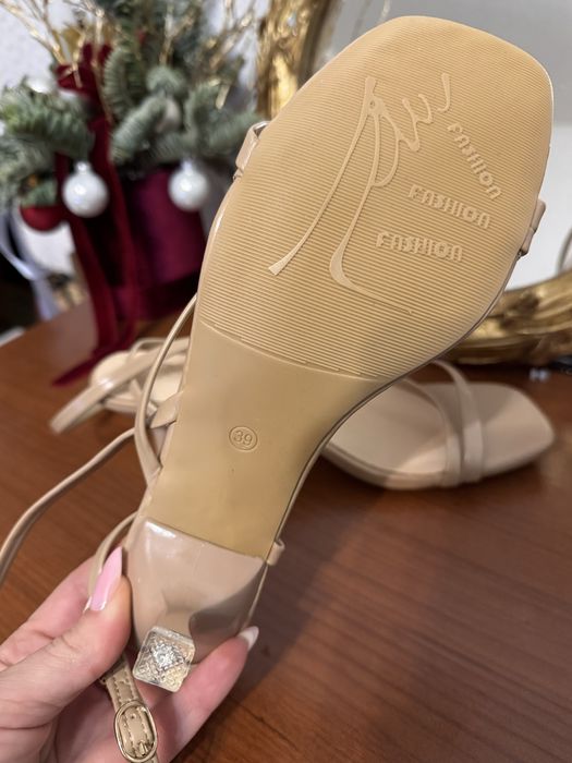 Продам нові босоніжки