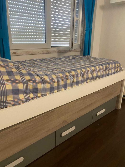 Cama de 2.00 x 0.90 m (com cama extra de gaveta)