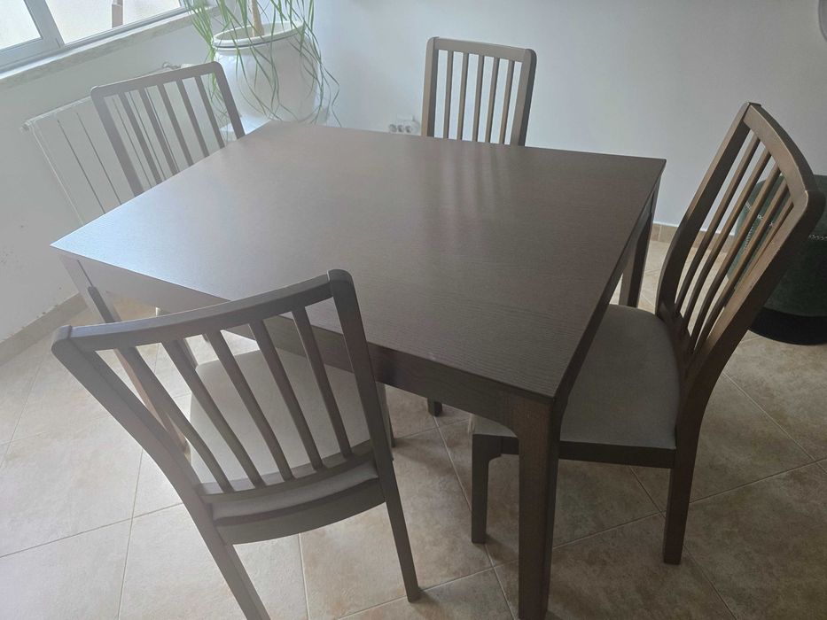 Mesa extensível Ikea com 4 cadeiras Entrega e Montagem Gratuita