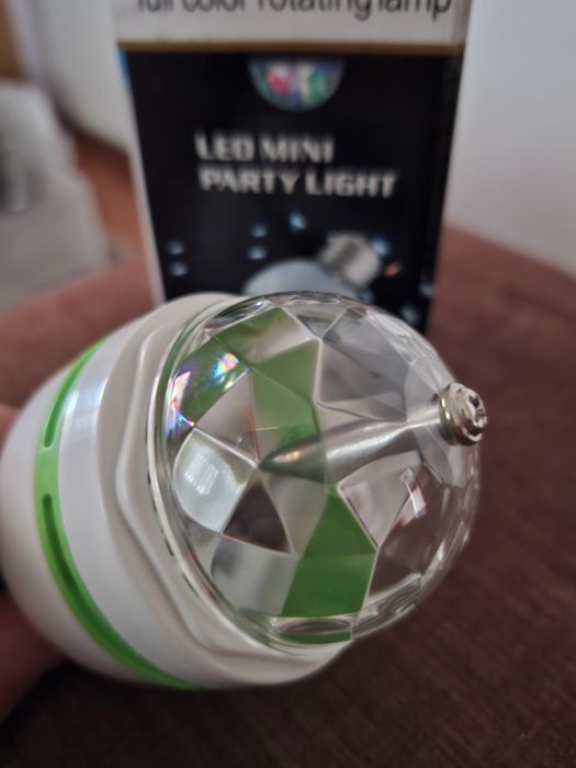 Lampada com luzes rotatória Nova