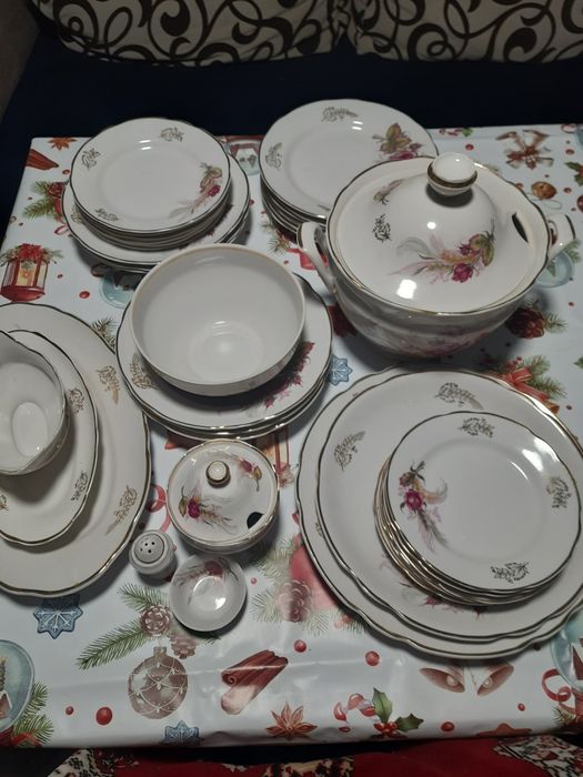 Набір фарфорової  посуди