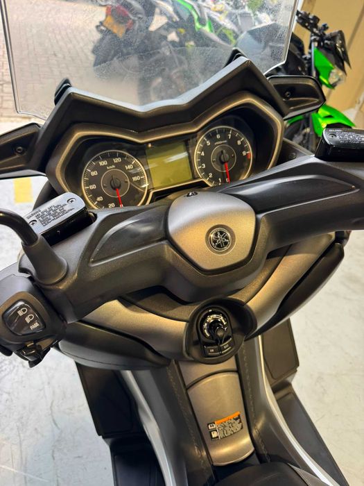 VENDO YAMAHA X-MAX 300 ANO 2017