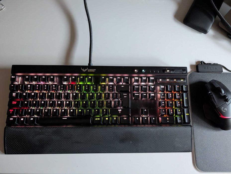 Teclado Corsair K70 RGB