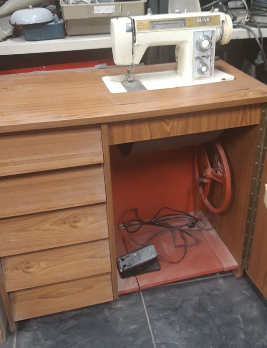 Máquina de Costura Oliva Elgin – 90€ (negociável)
