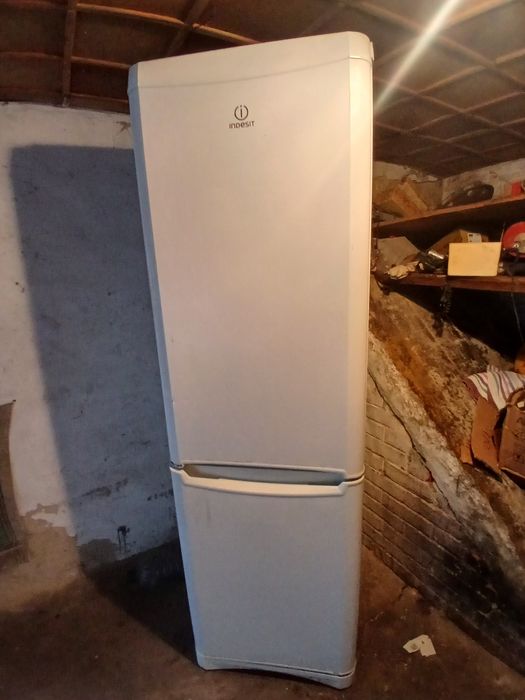 Холодильник  Indesit